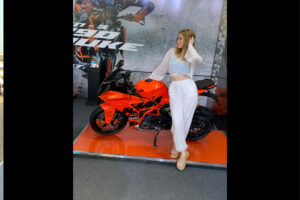 Frame 988665535